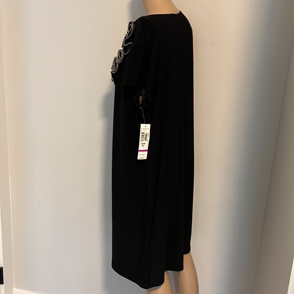 Black dress with zipper floral design in front size XL - Picture 8 of 8